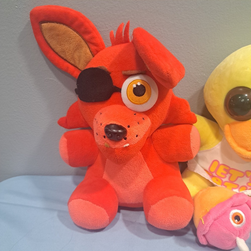 Five Nights at Freddys Plush Bundle Freddy Foxy Chica Bonnie Toy Lot FNAF Gamer - Picture 3 of 7